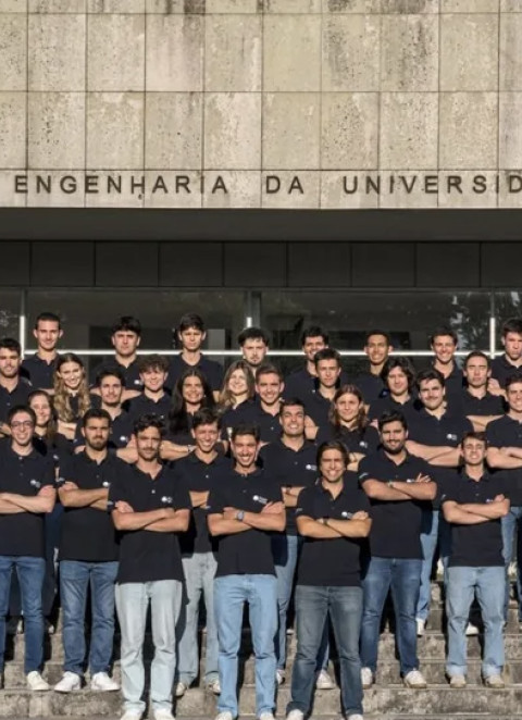 Estudantes do Porto desenvolvem catamar&atilde; aut&oacute;nomo movido a energia el&eacute;trica